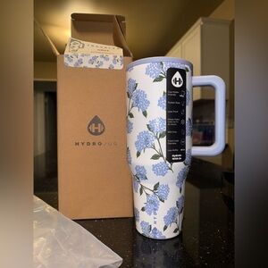 SOLD - HydroJug 40oz - Hydrangea